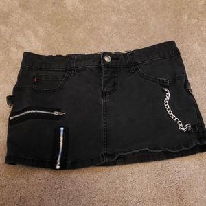 Chained and zipper mini skirt